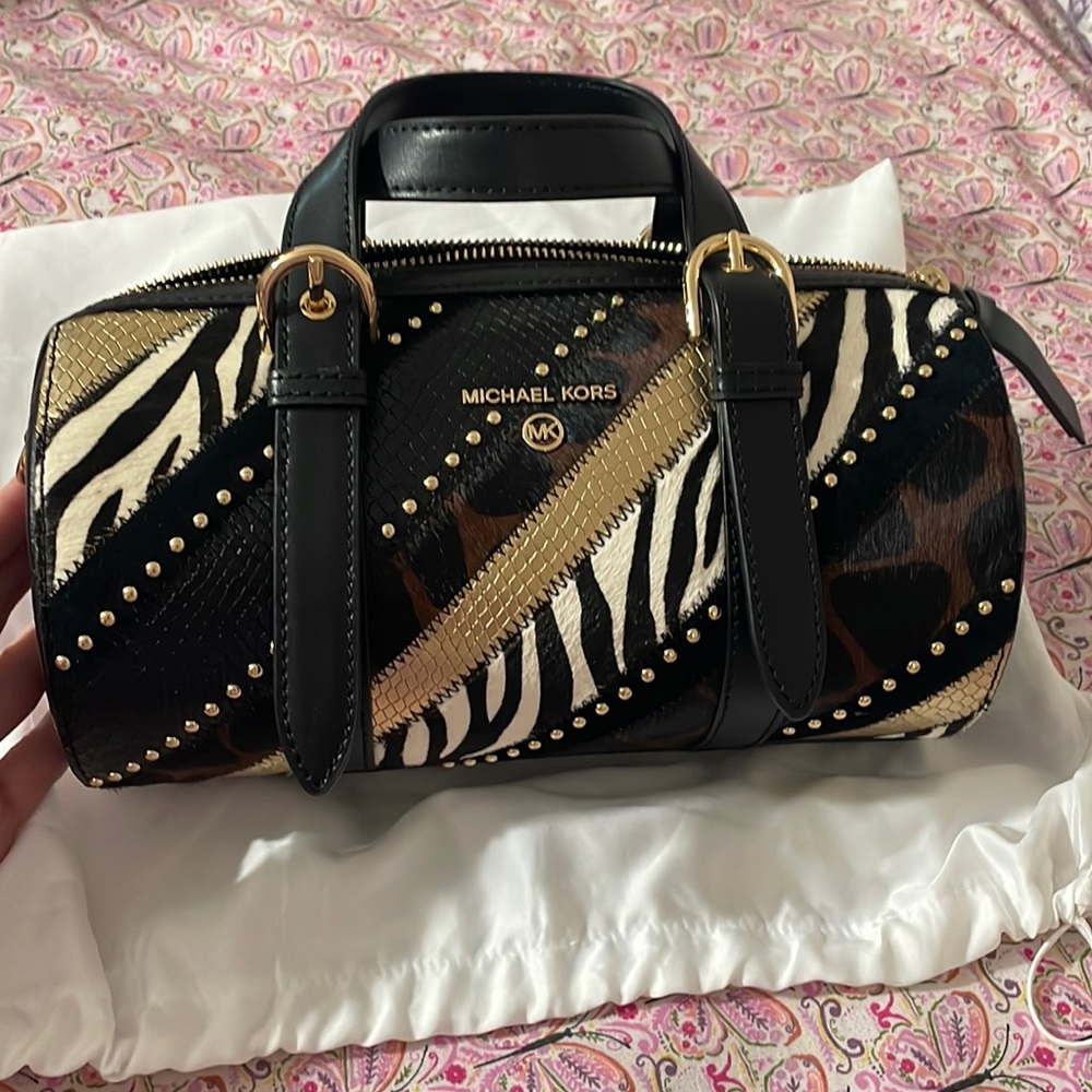 Michael Kors Stanton medium barrel crossbody bag w/dust bag
